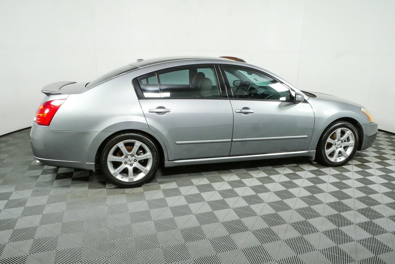 Used 2008 Nissan Maxima 3.5 SE w/ Sensory Pkg FWD image 2