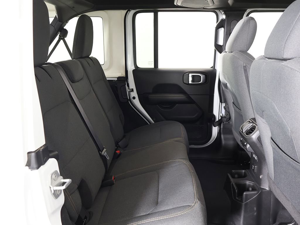 Used 2025 Jeep Wrangler Unlimited Sahara AWD/4WD image 32