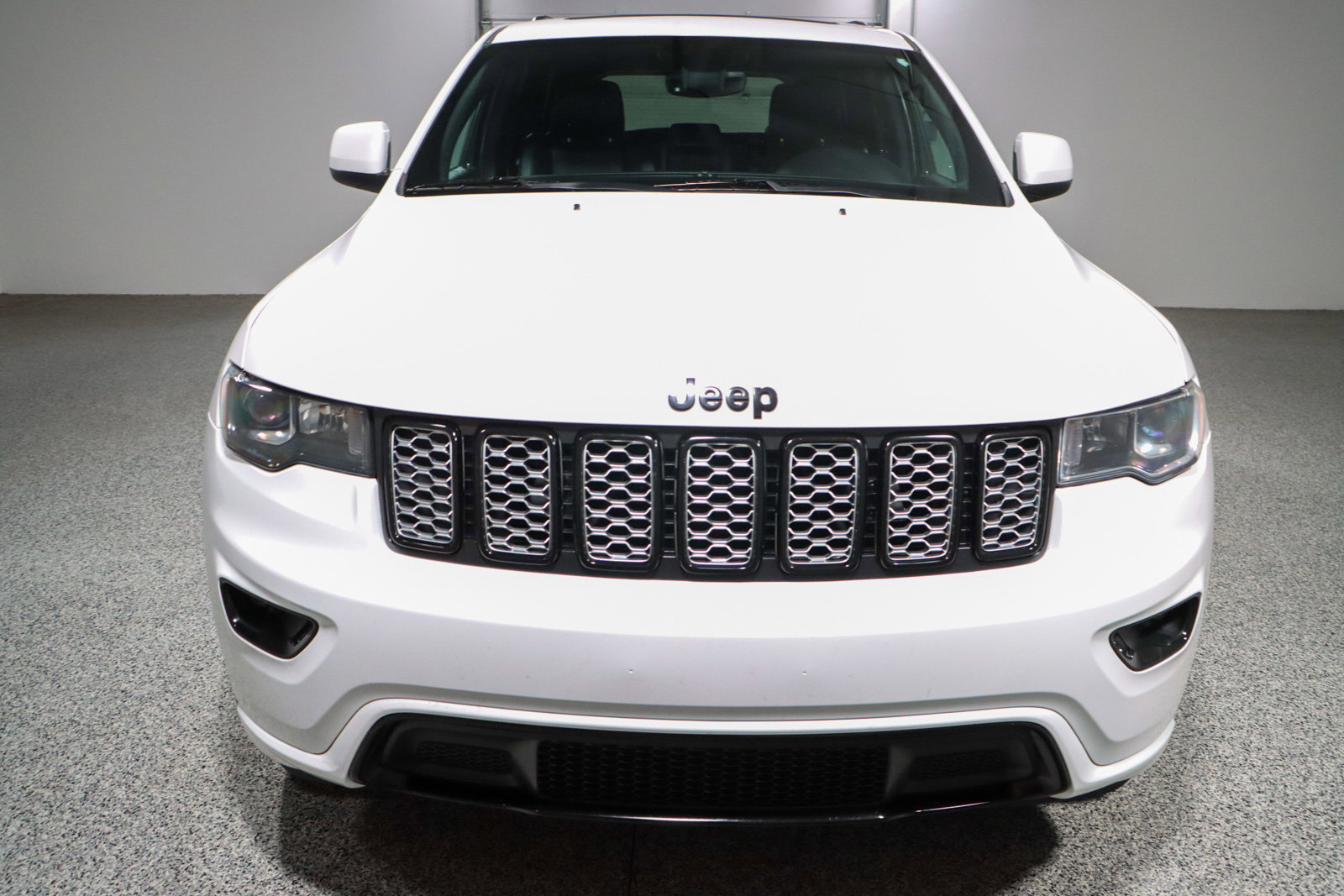 Used 2018 Jeep Grand Cherokee Altitude image 4