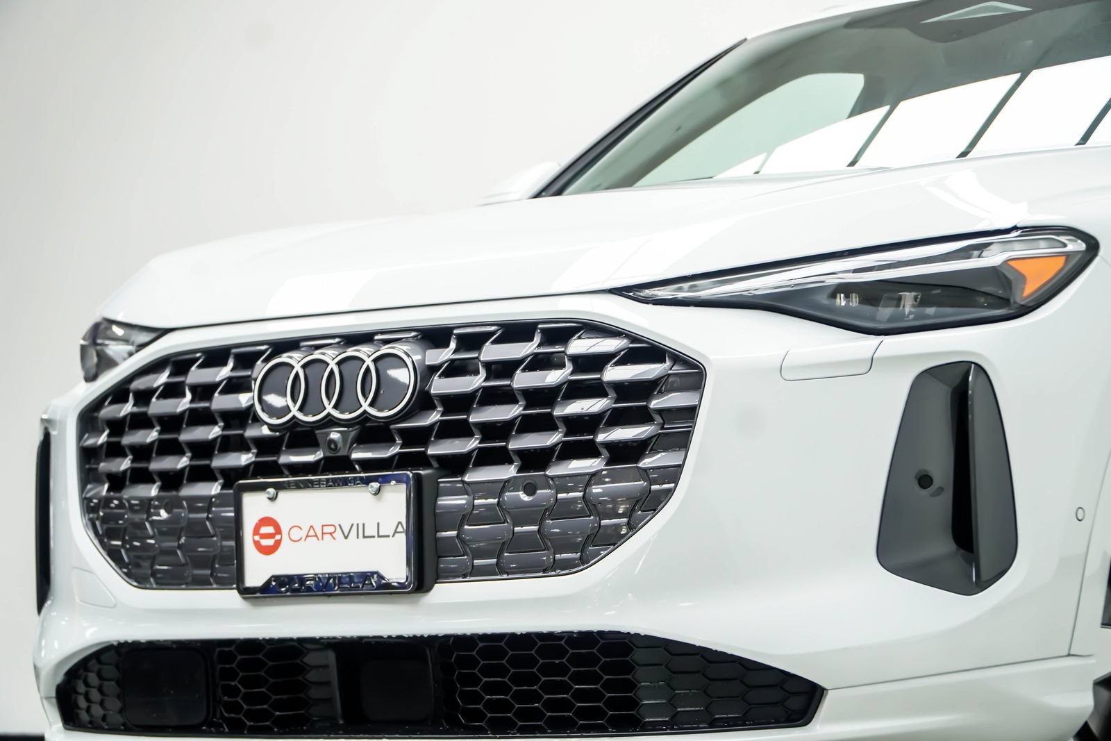 Used 2025 Audi Q5 Premium Plus w/ Premium Plus AWD/4WD image 2