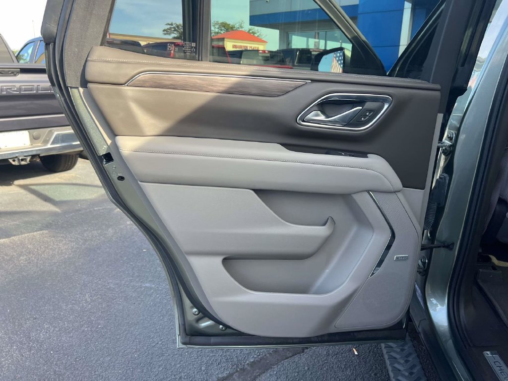 Used 2023 Chevrolet Tahoe Z71 w/ Z71 Off-Road Package AWD/4WD image 18