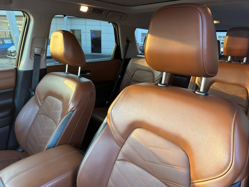Used 2024 Nissan Pathfinder Platinum AWD/4WD image 11