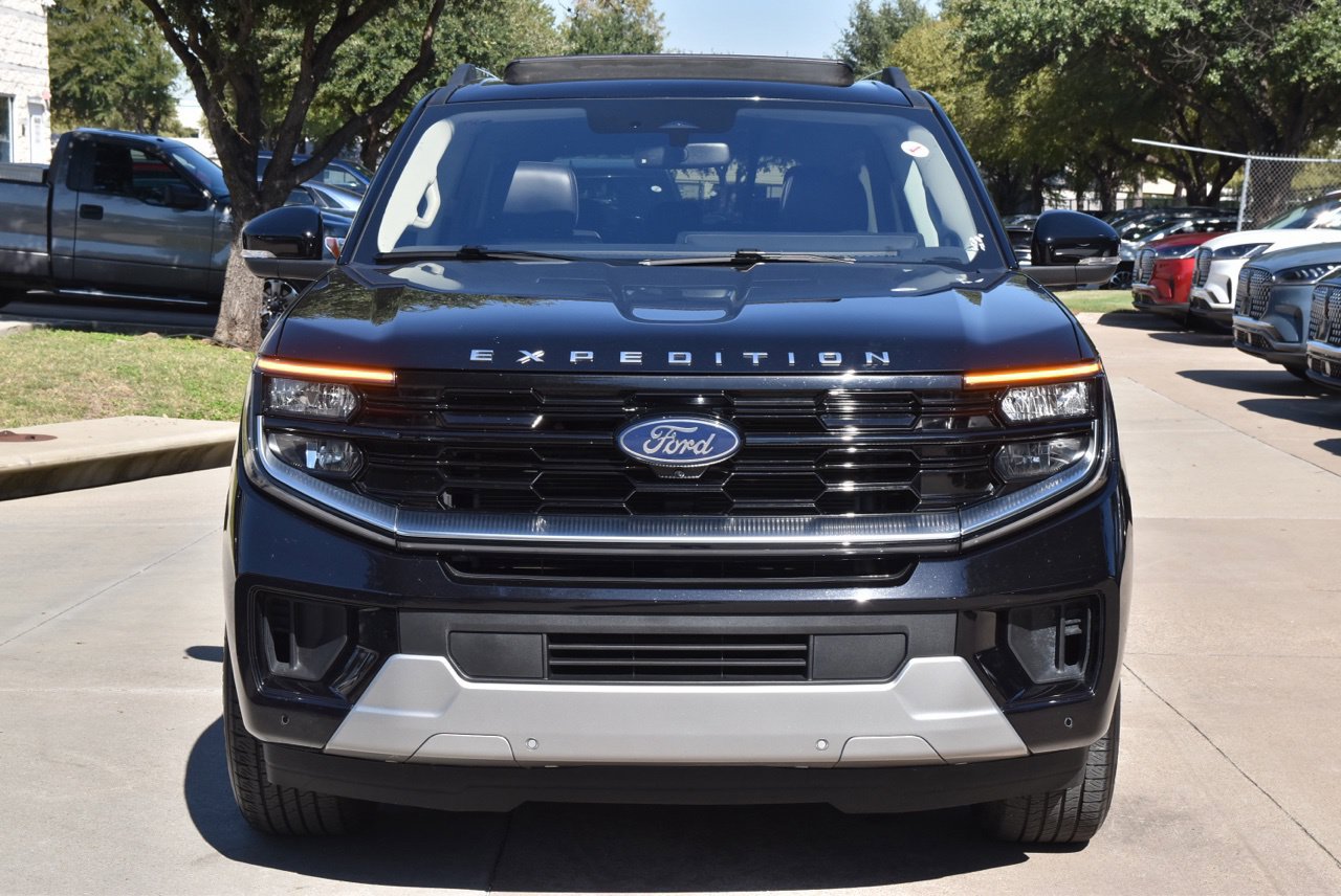 Used 2025 Ford Expedition Max Platinum AWD/4WD image 3