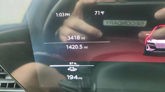 Used 2025 Audi A6 e-tron Premium w/ Convenience Package image 38