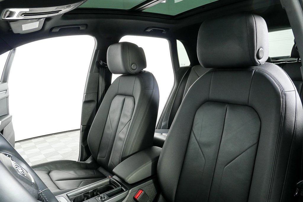 Used 2019 Audi Q3 2.0T Premium w/ Convenience Package image 5