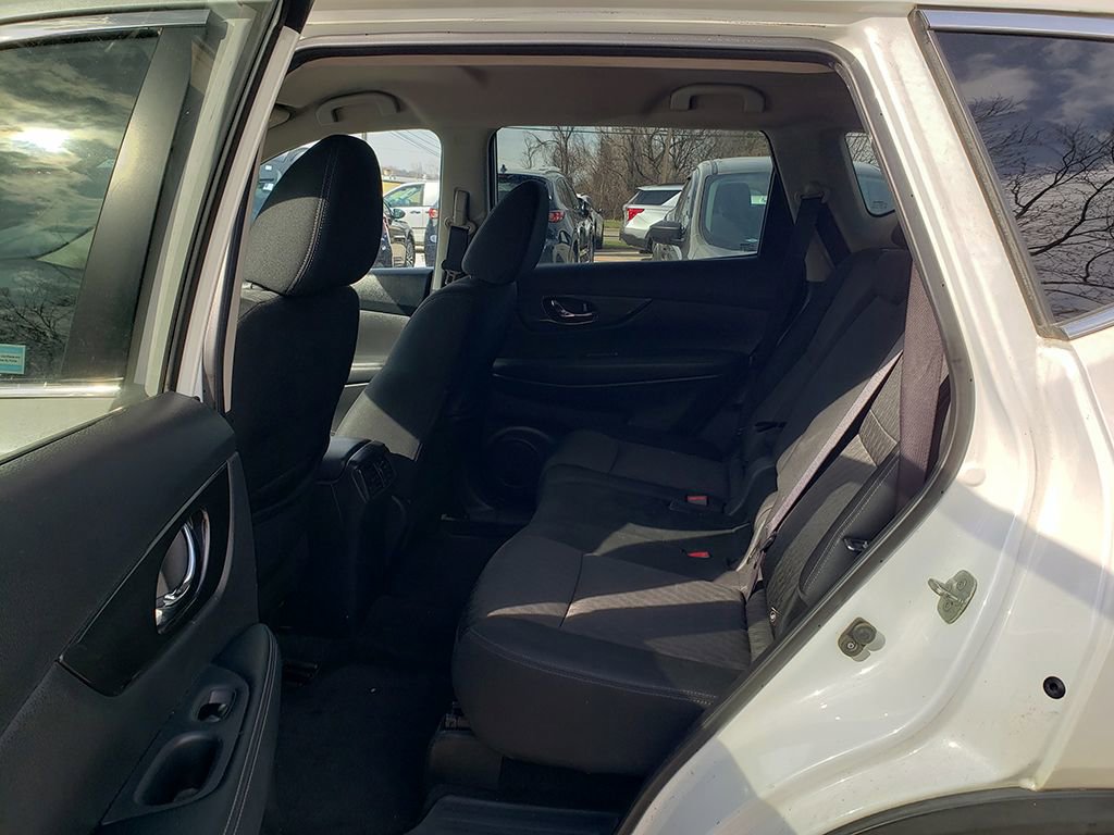 Used 2017 Nissan Rogue SV image 7