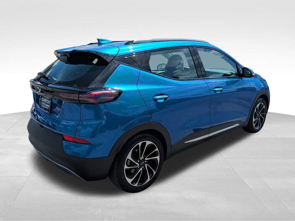 Used 2023 Chevrolet Bolt EUV Premier w/ Sun & Sound Package FWD image 5