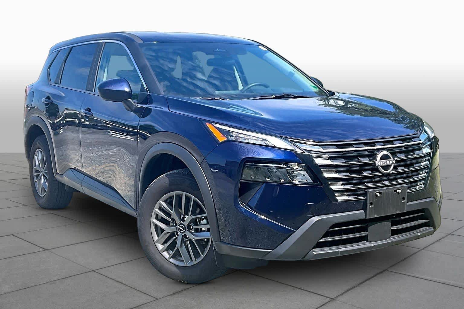 Used 2026 Nissan Rogue SV AWD/4WD image 3