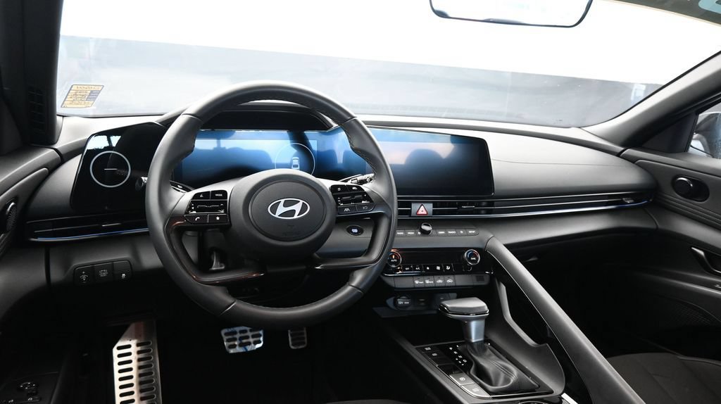 Used 2025 Hyundai Elantra SEL FWD image 25