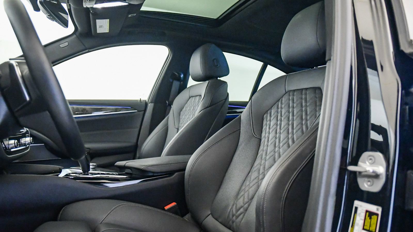 Certified 2023 BMW 530e w/ Premium Package image 19