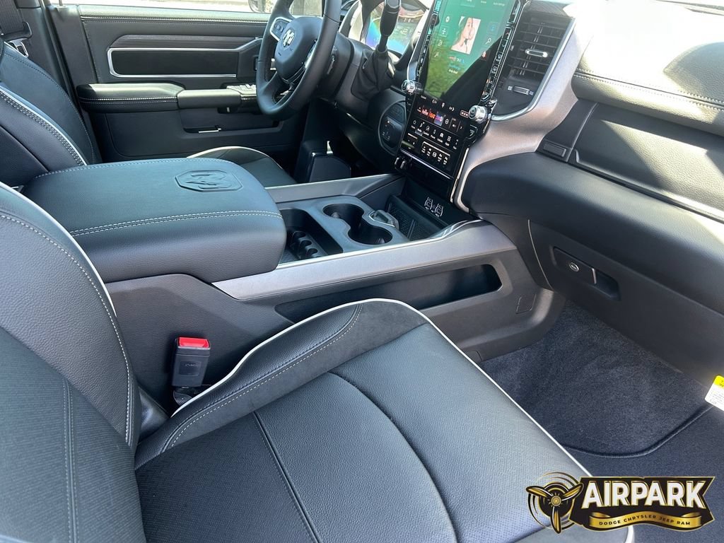 New 2026 RAM 2500 Laramie AWD/4WD image 13