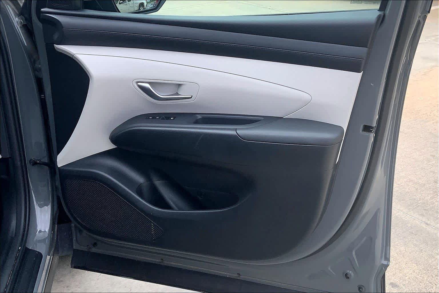 Used 2025 Hyundai Tucson SE FWD image 23