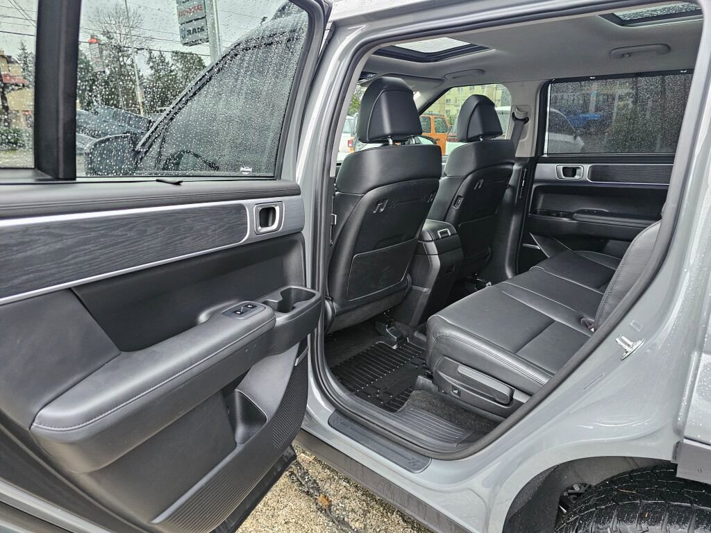 Used 2024 Hyundai Santa Fe Limited image 13