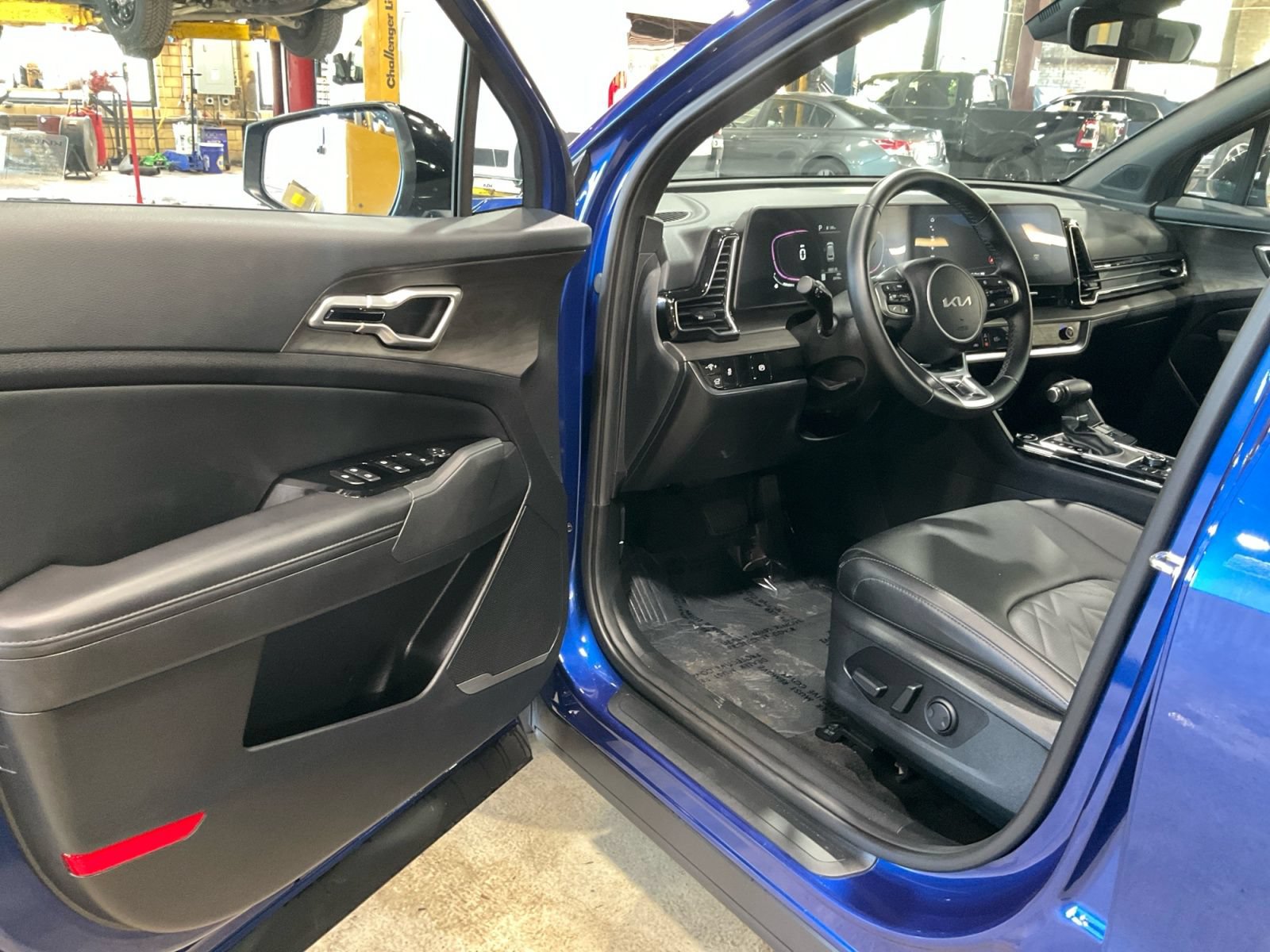 Used 2024 Kia Sportage X-Line w/ X-Line Premium Package AWD/4WD image 32
