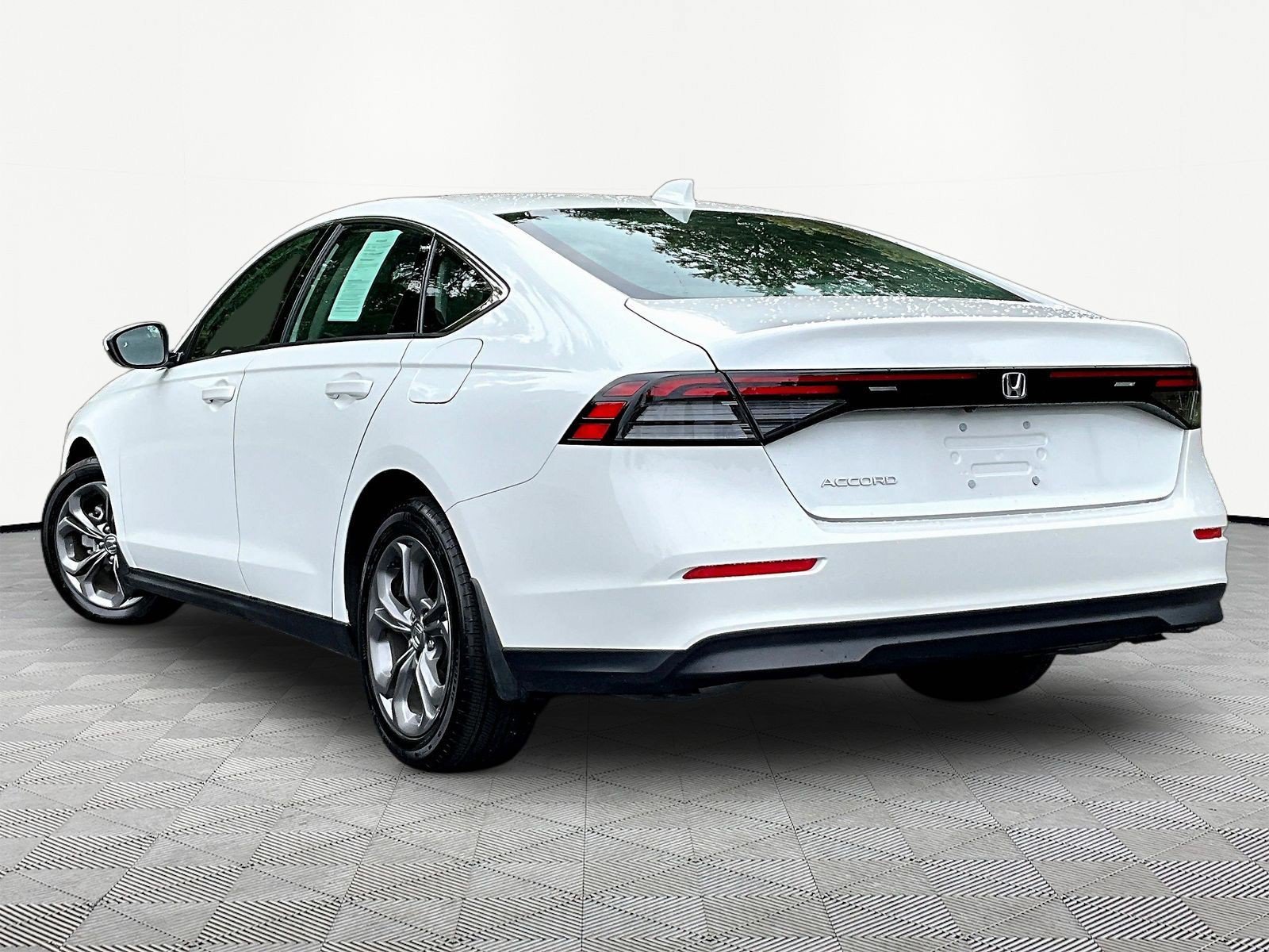 Used 2023 Honda Accord EX image 4