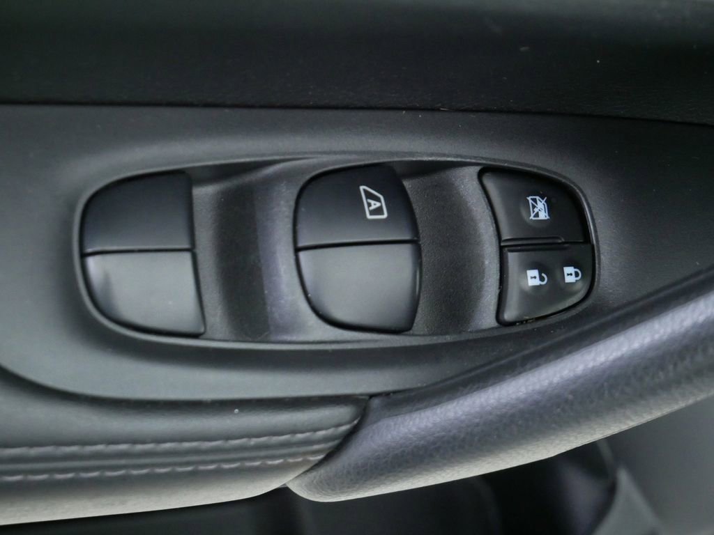 Used 2020 Nissan Rogue Sport SL FWD image 21