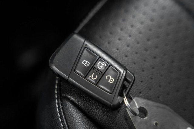 Used 2022 Volkswagen Tiguan SE w/ Panoramic Sunroof Package image 41