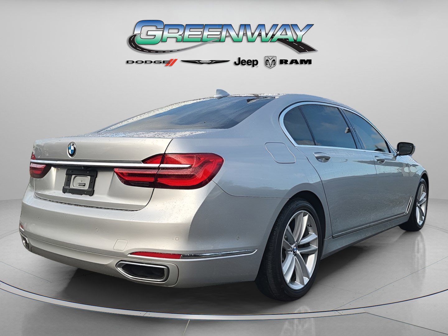 Used 2018 BMW 750i image 3