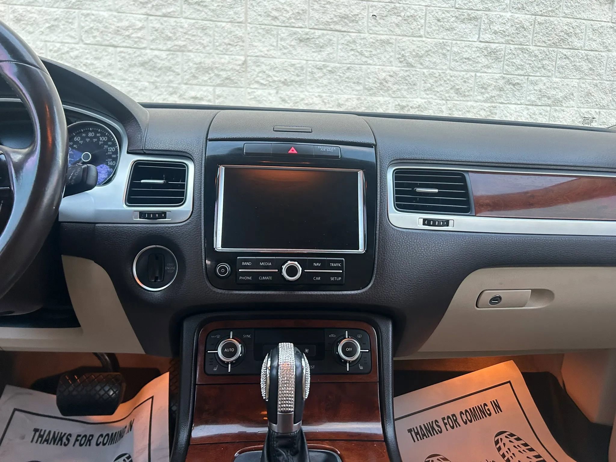 Used 2013 Volkswagen Touareg TDI image 24