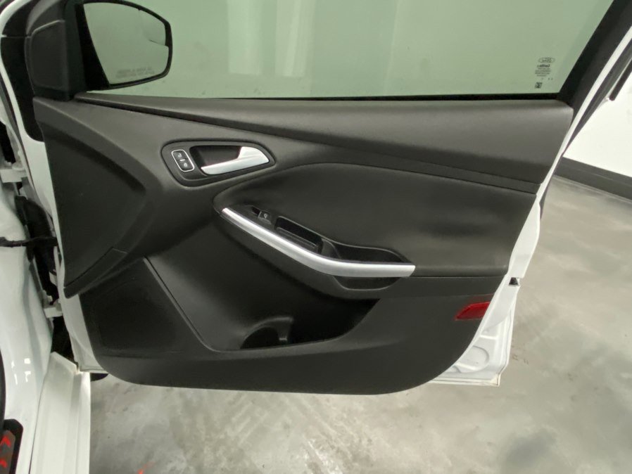 Used 2016 Ford Focus ST FWD image 41