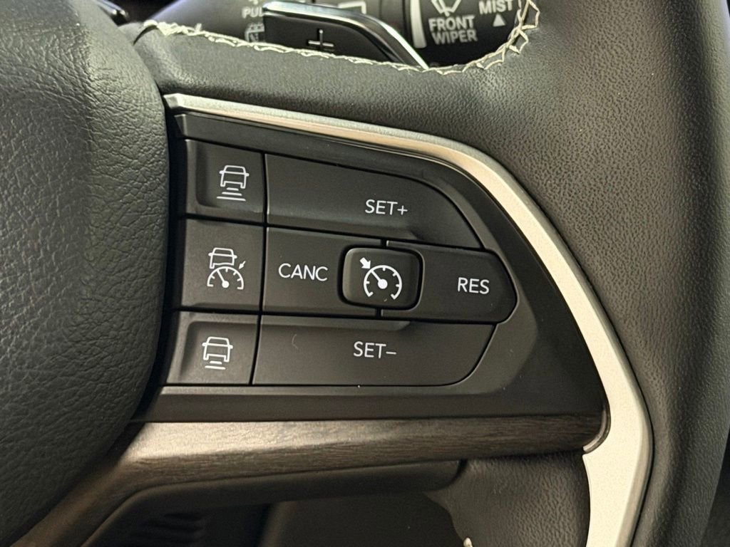 Used 2023 Jeep Grand Cherokee Limited AWD/4WD image 38