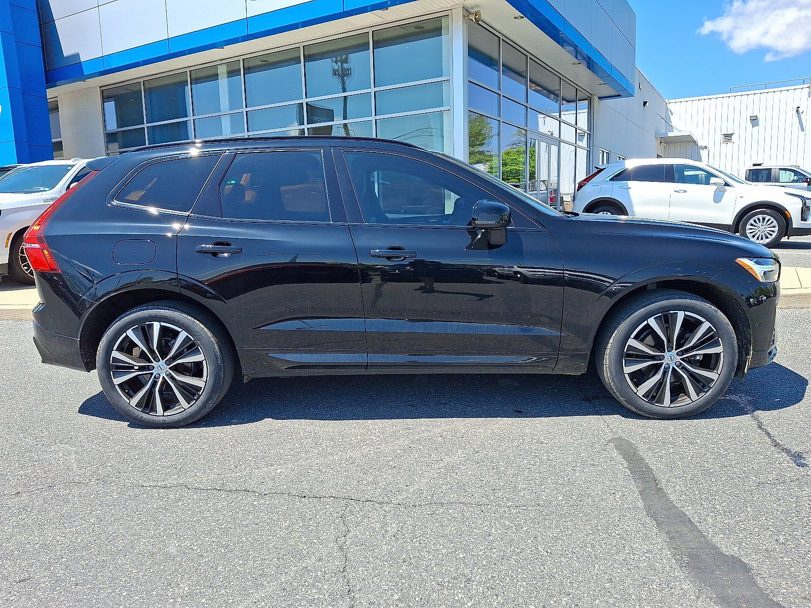 Used 2023 Volvo XC60 B5 Plus w/ Climate Package AWD/4WD image 8