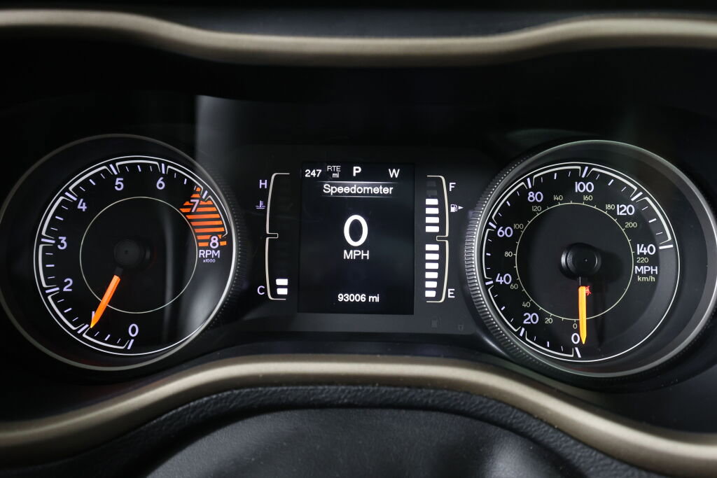 Used 2016 Jeep Cherokee 75th Anniversary image 29