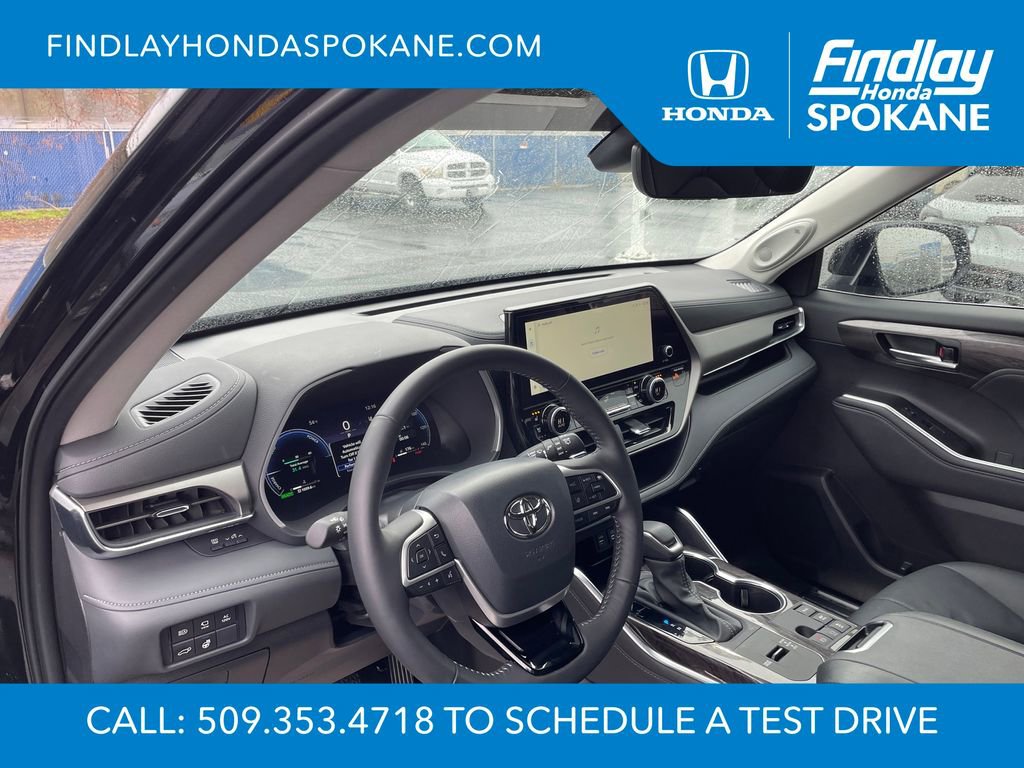 Used 2026 Toyota Highlander Limited image 11
