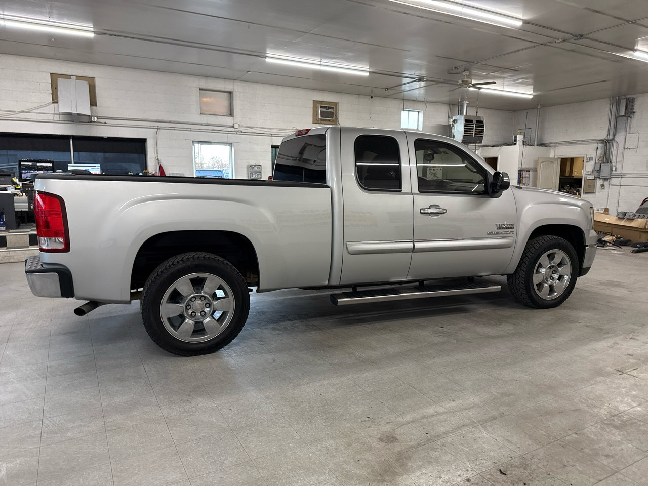 Used 2010 GMC Sierra 1500 SLE w/ Texas Edition image 4
