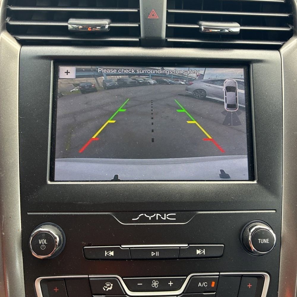 Used 2019 Ford Fusion SE FWD image 11