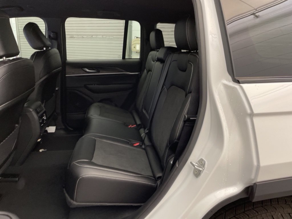 New 2026 Jeep Grand Cherokee Altitude RWD image 16