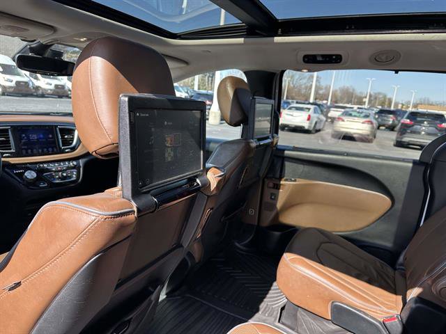 Used 2017 Chrysler Pacifica Limited image 13