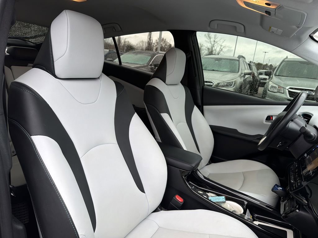 Used 2016 Toyota Prius Four image 18