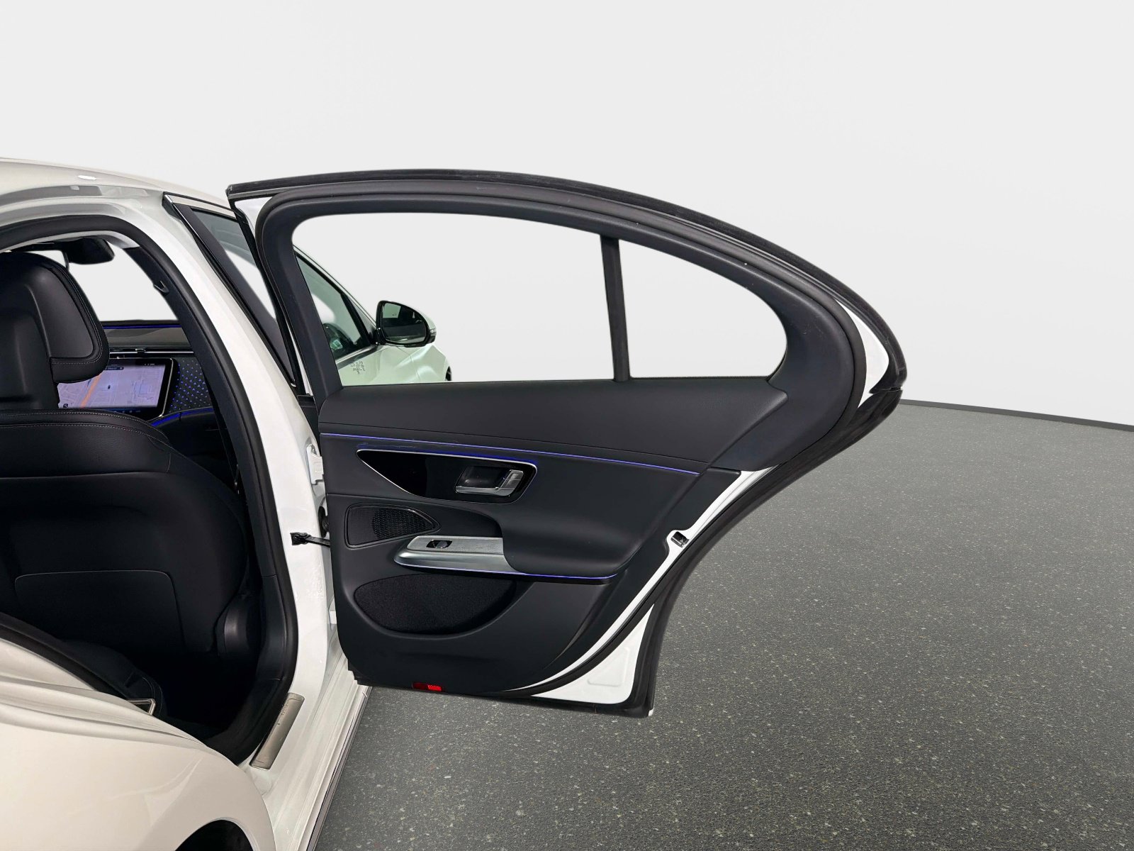 Used 2025 Mercedes-Benz E 350 Sedan image 26