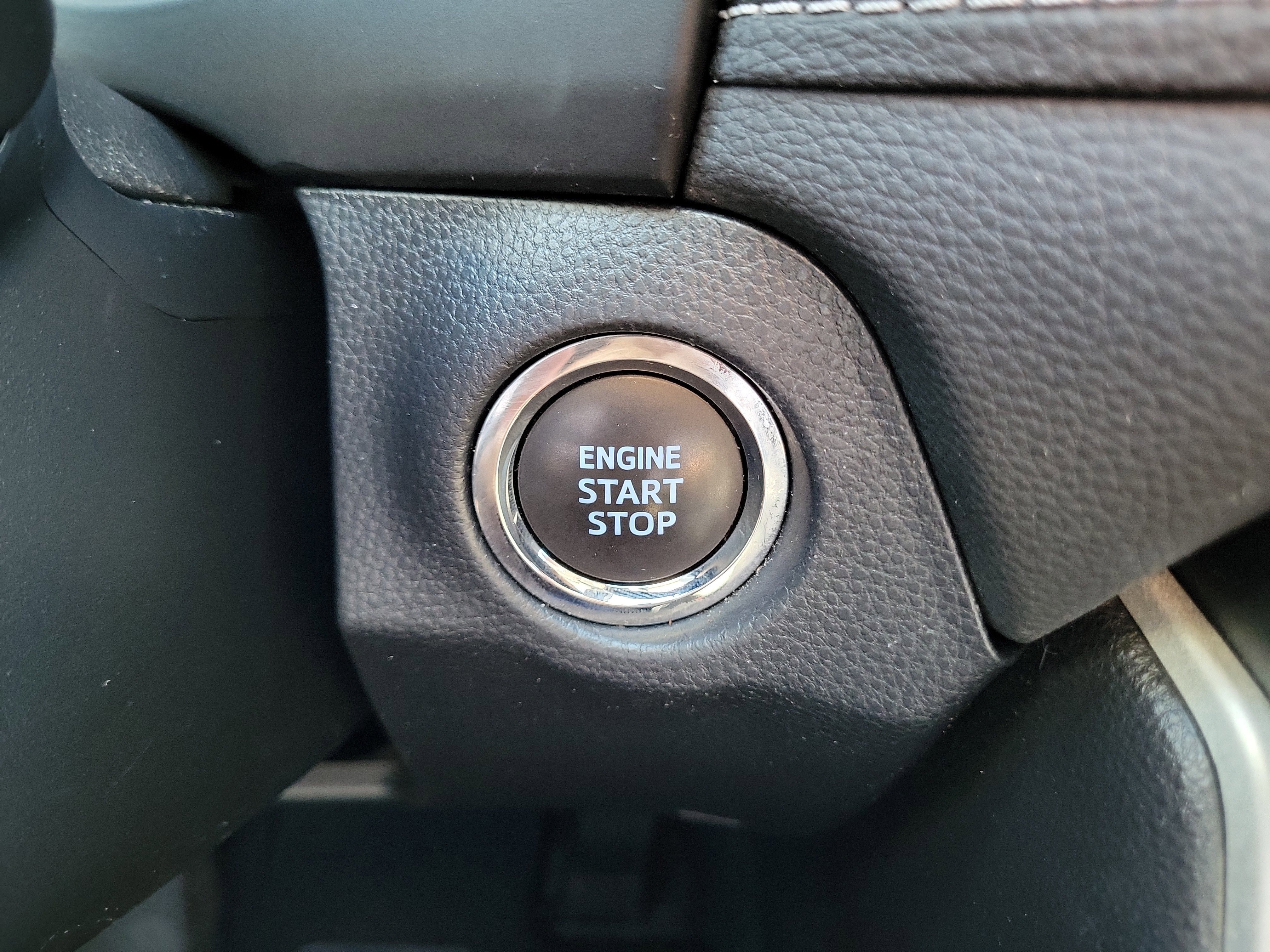 Used 2022 Toyota RAV4 XLE w/ Convenience Package FWD image 32