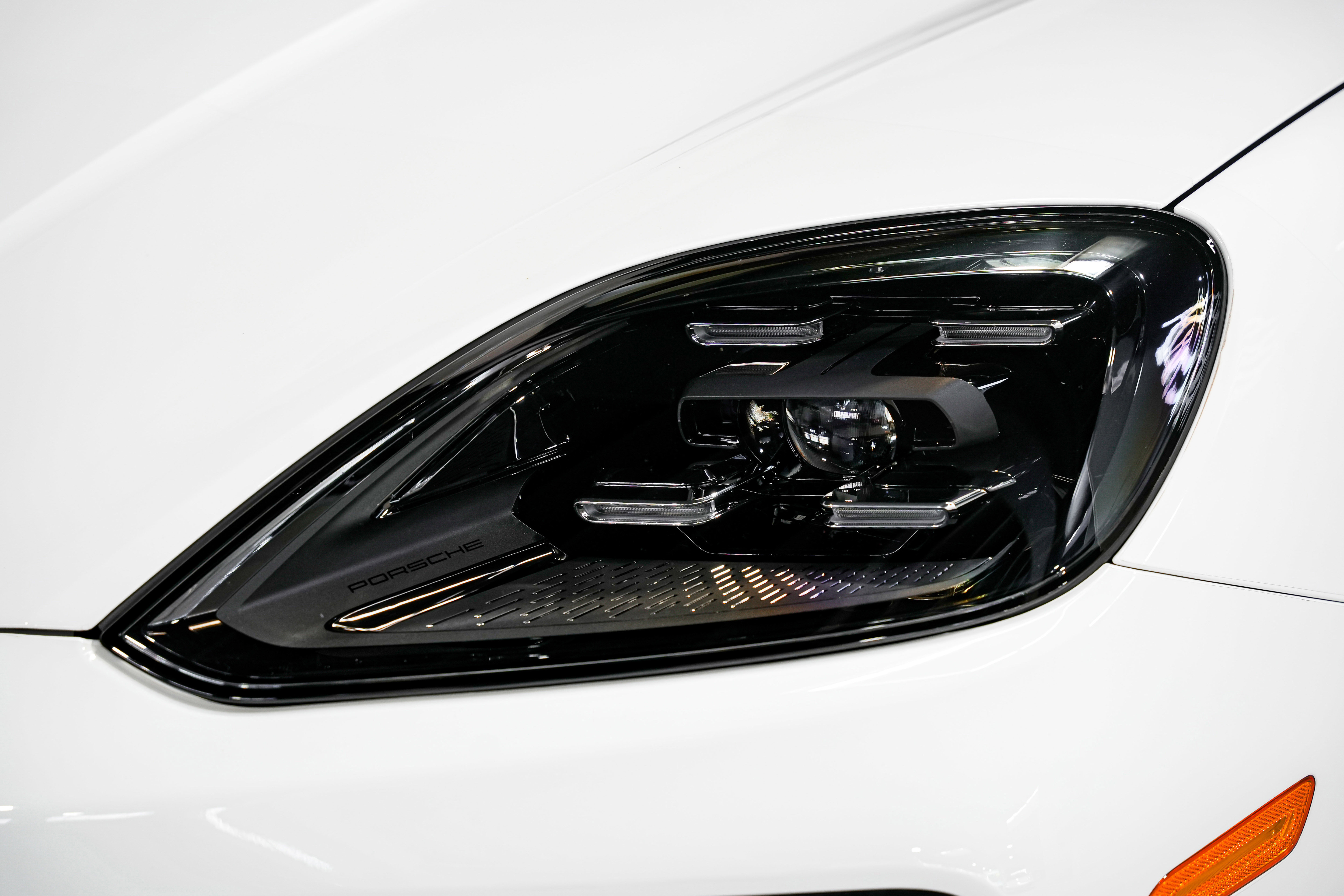 Used 2024 Porsche Cayenne Coupe w/ Premium Package Plus image 38