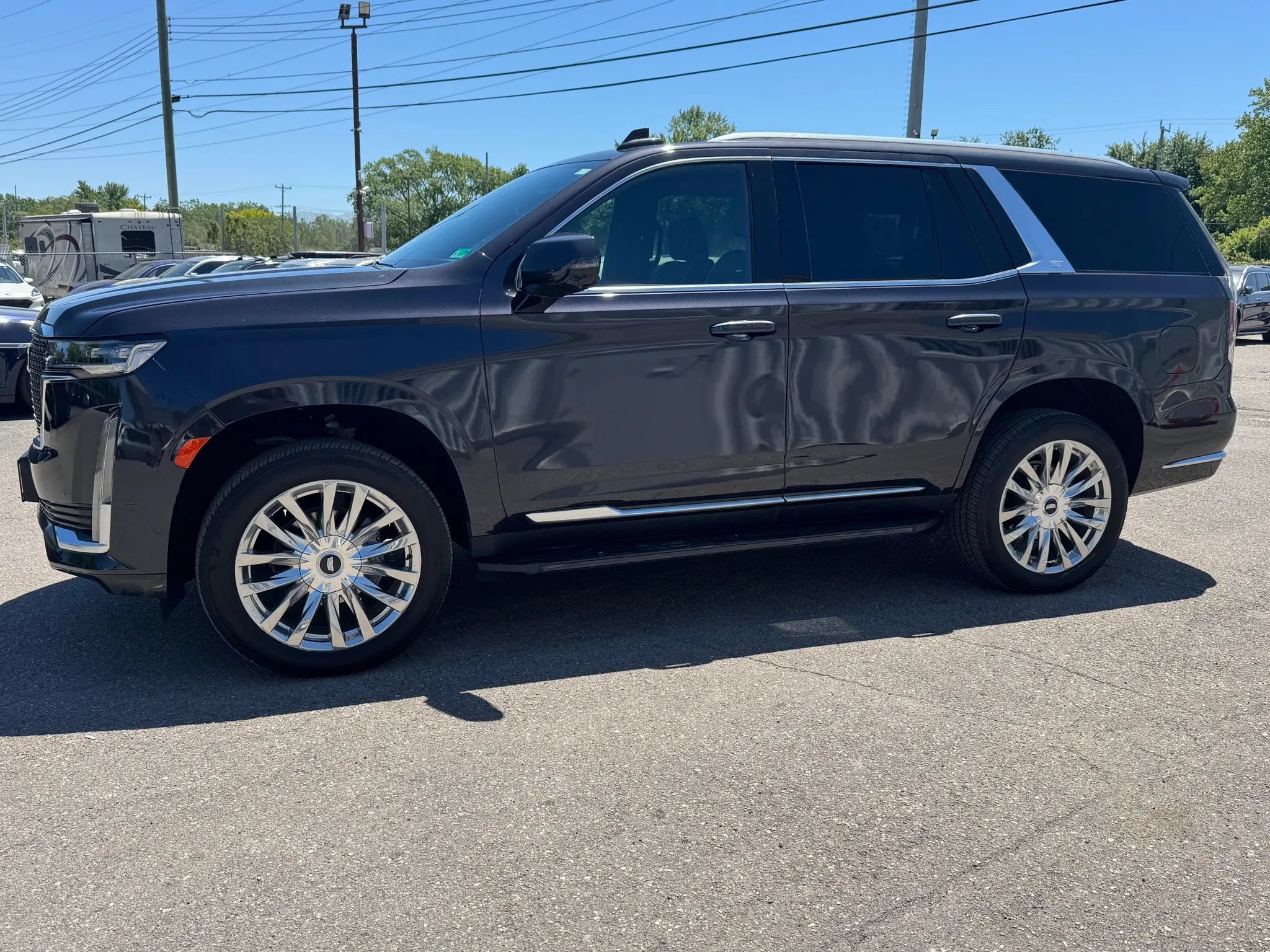 Used 2024 Cadillac Escalade Premium Luxury AWD/4WD image 2