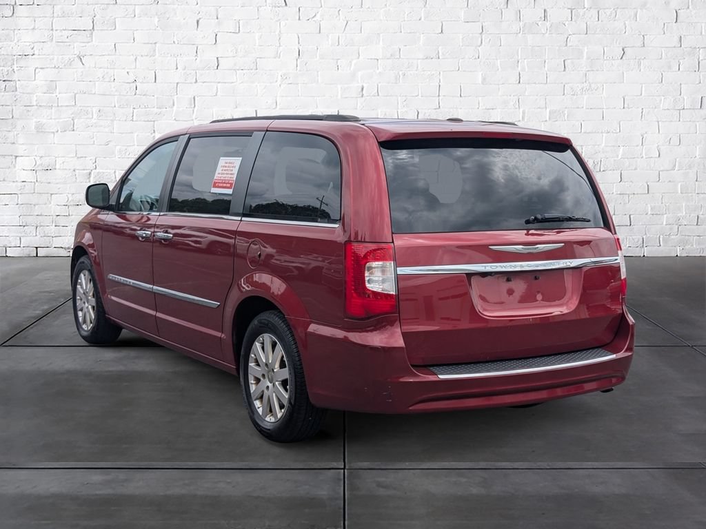 Used 2014 Chrysler Town & Country Touring w/ Driver Convenience Group FWD image 5