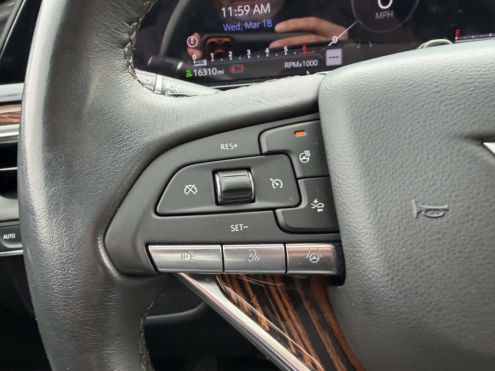 Used 2024 Cadillac Escalade ESV Premium Luxury AWD/4WD image 29