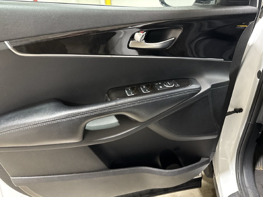 Used 2017 Kia Sorento AWD image 20