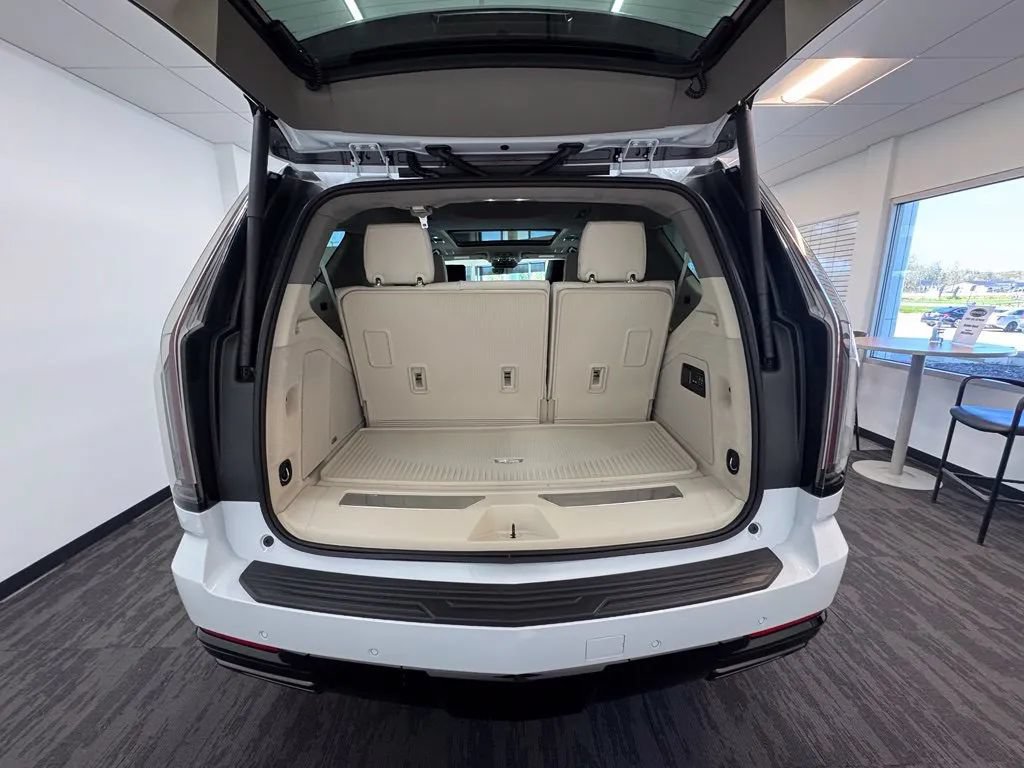 New 2027 Cadillac Escalade Platinum Sport w/ LPO, Floor Liner Package AWD/4WD image 30