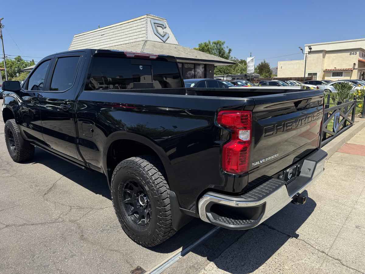 Used 2021 Chevrolet Silverado 1500 LT w/ Convenience Package II image 3