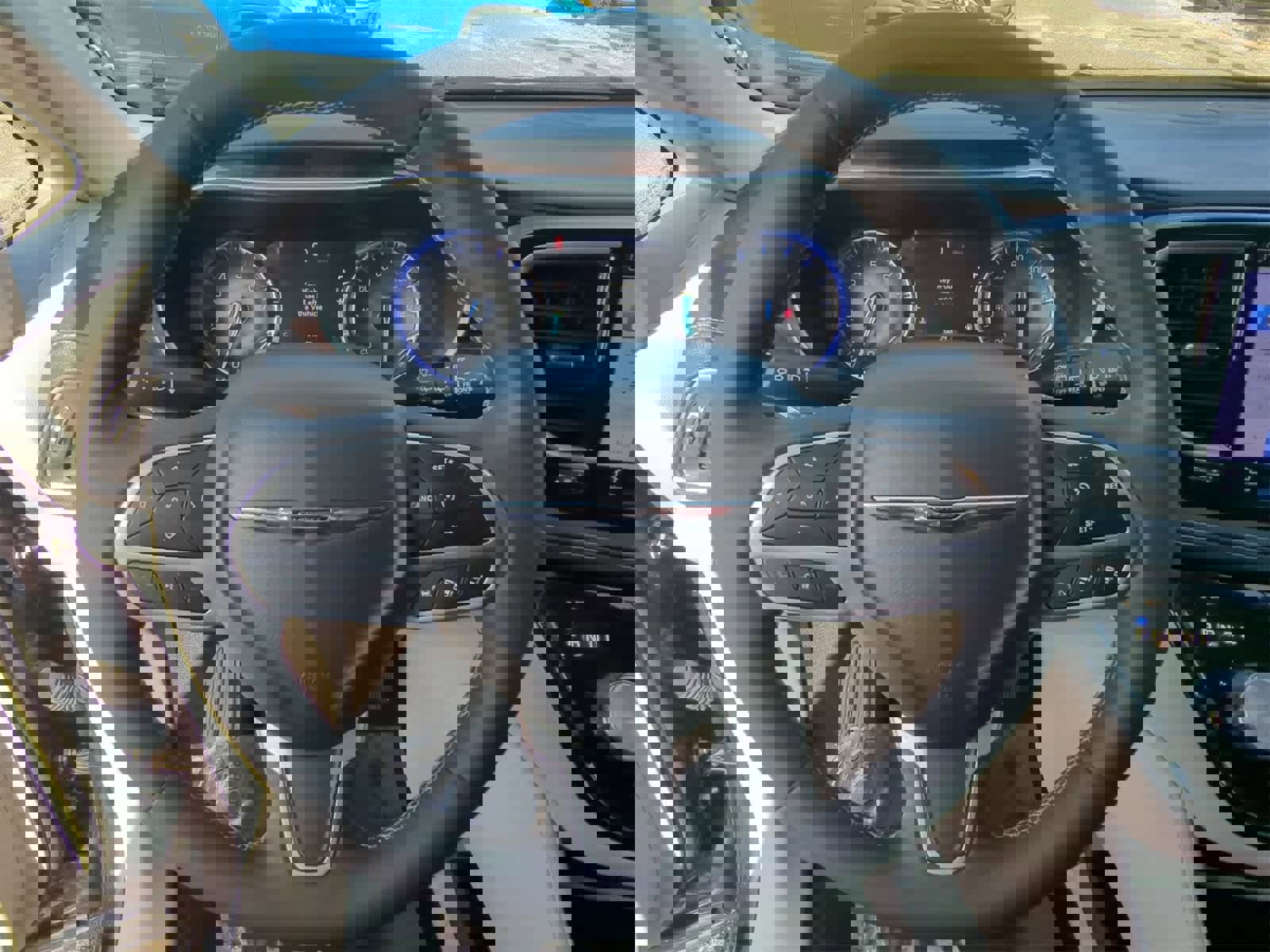 Used 2023 Chrysler Pacifica Limited image 31