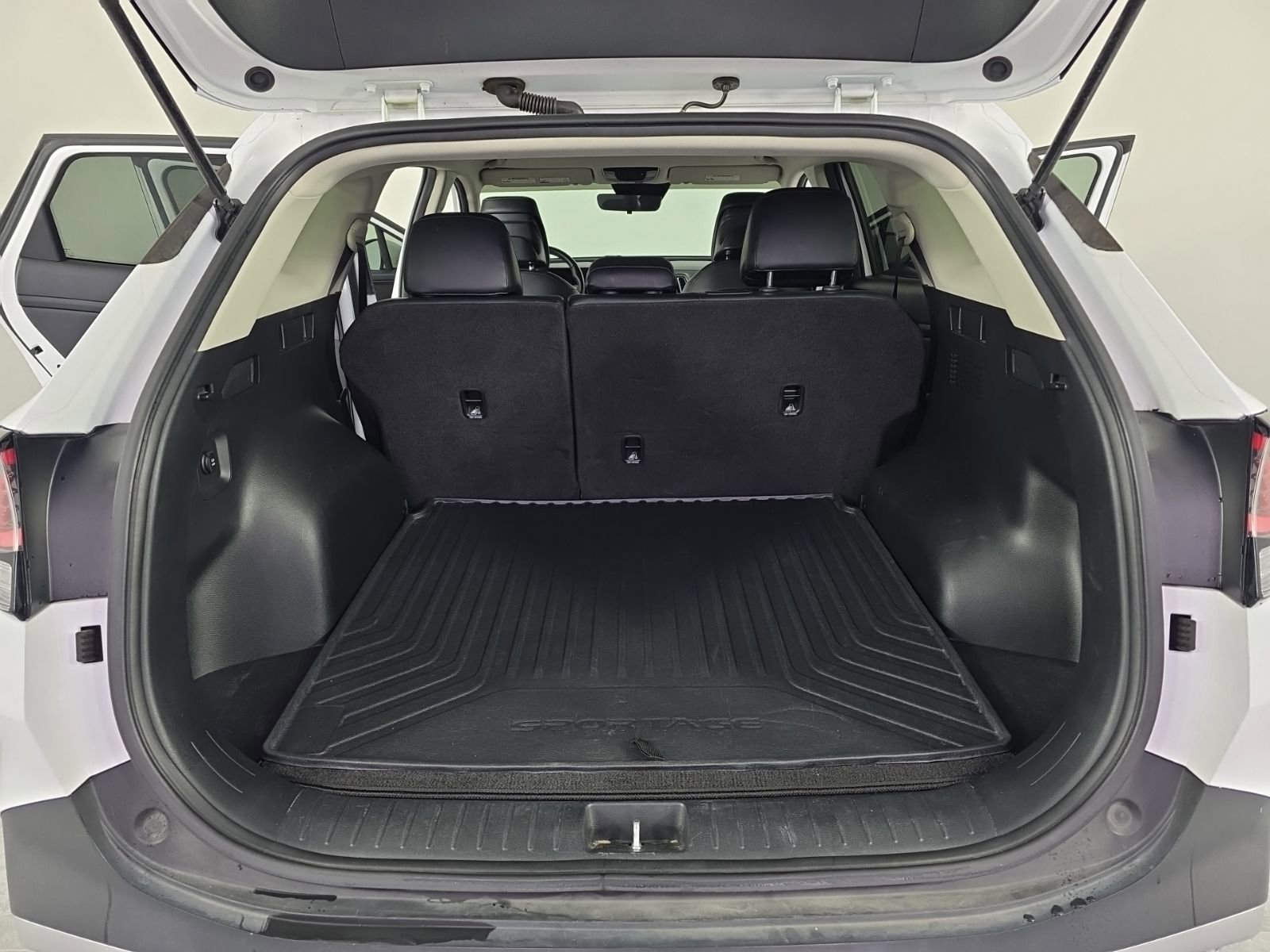 Used 2023 Kia Sportage EX image 9