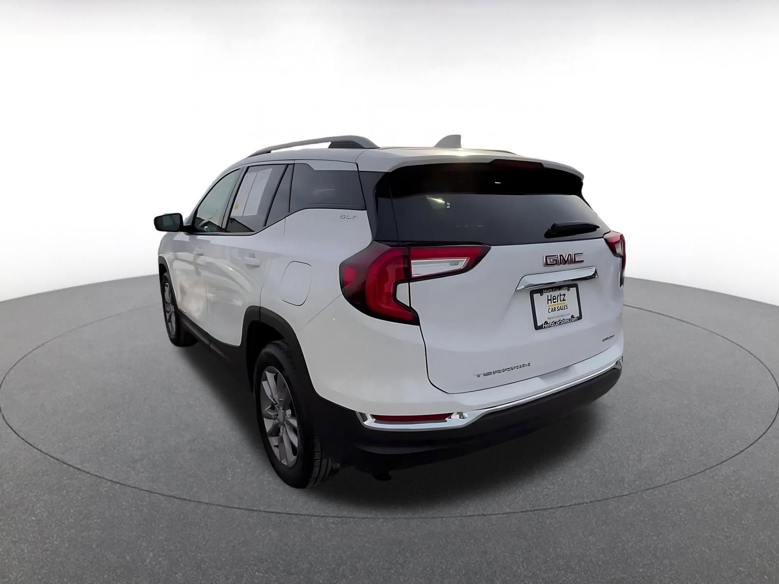 Used 2024 GMC Terrain SLT image 10