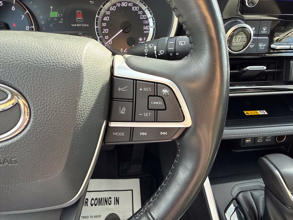 Used 2023 Toyota Highlander XLE AWD/4WD image 38