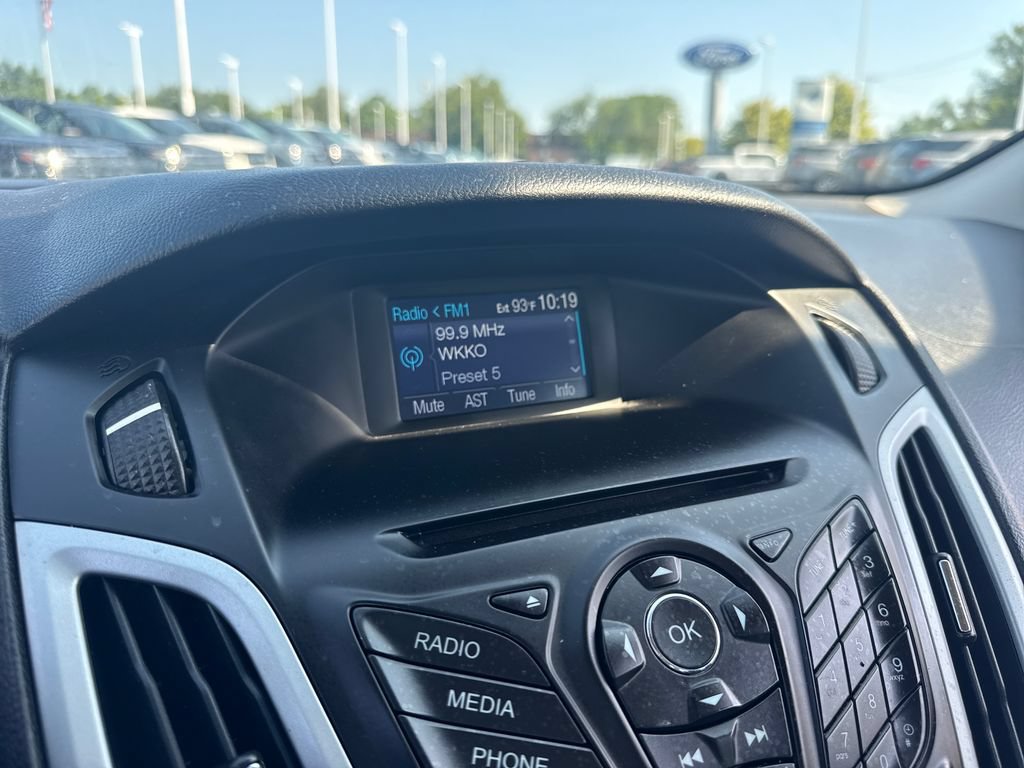 Used 2014 Ford Focus SE FWD image 25