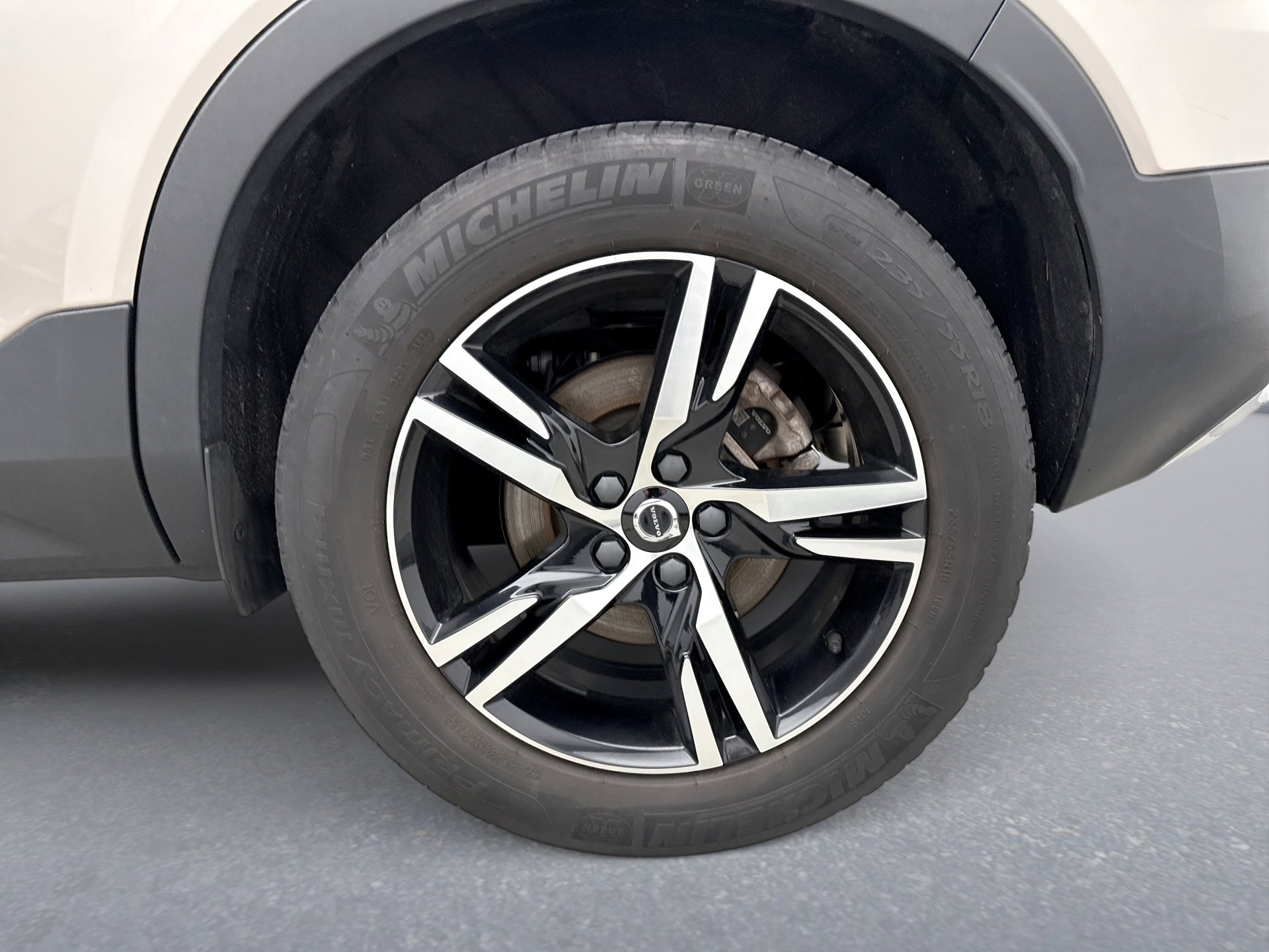 Used 2023 Volvo XC40 B4 Core FWD image 12