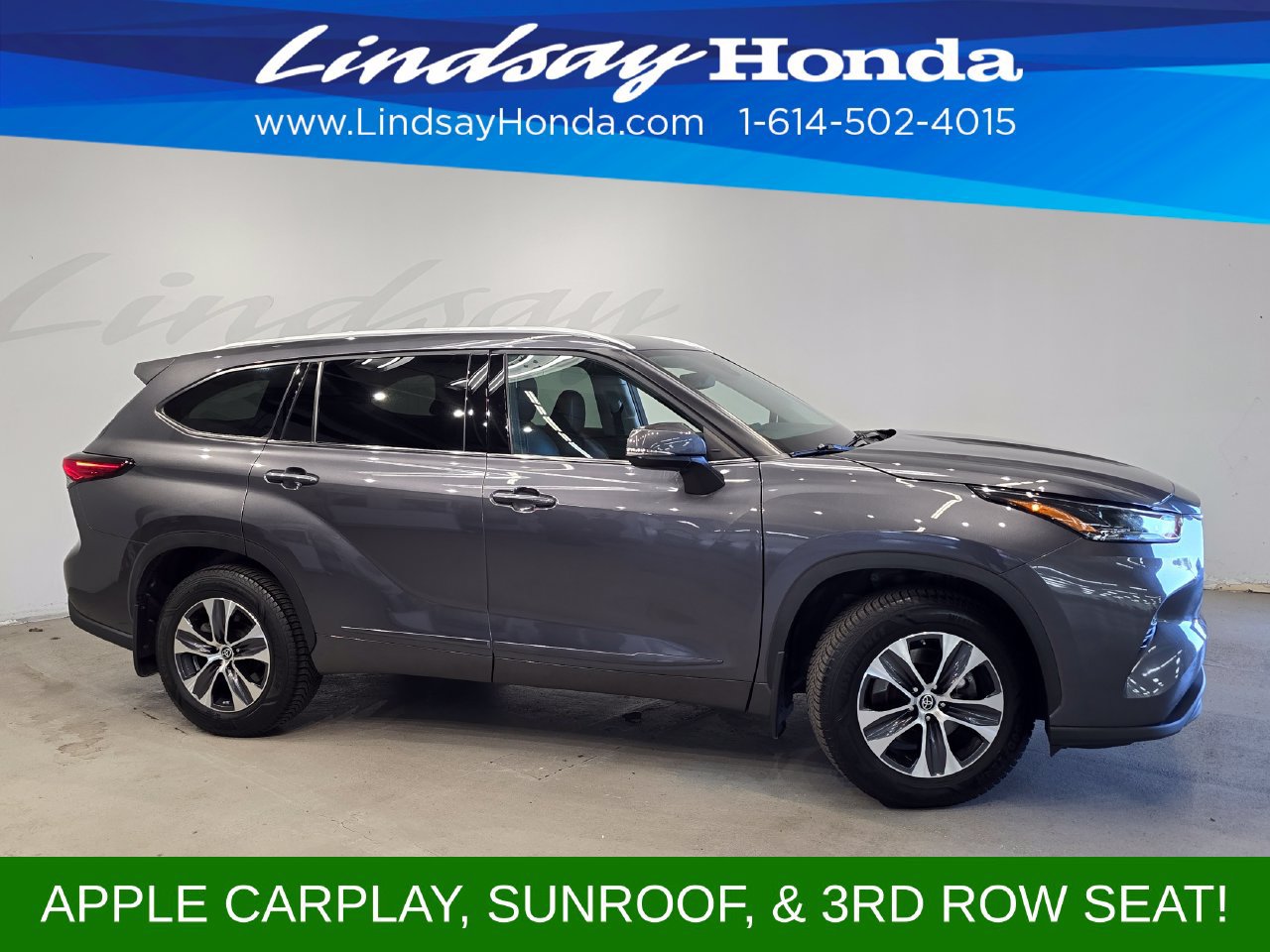 Used 2022 Toyota Highlander XLE AWD/4WD image 3