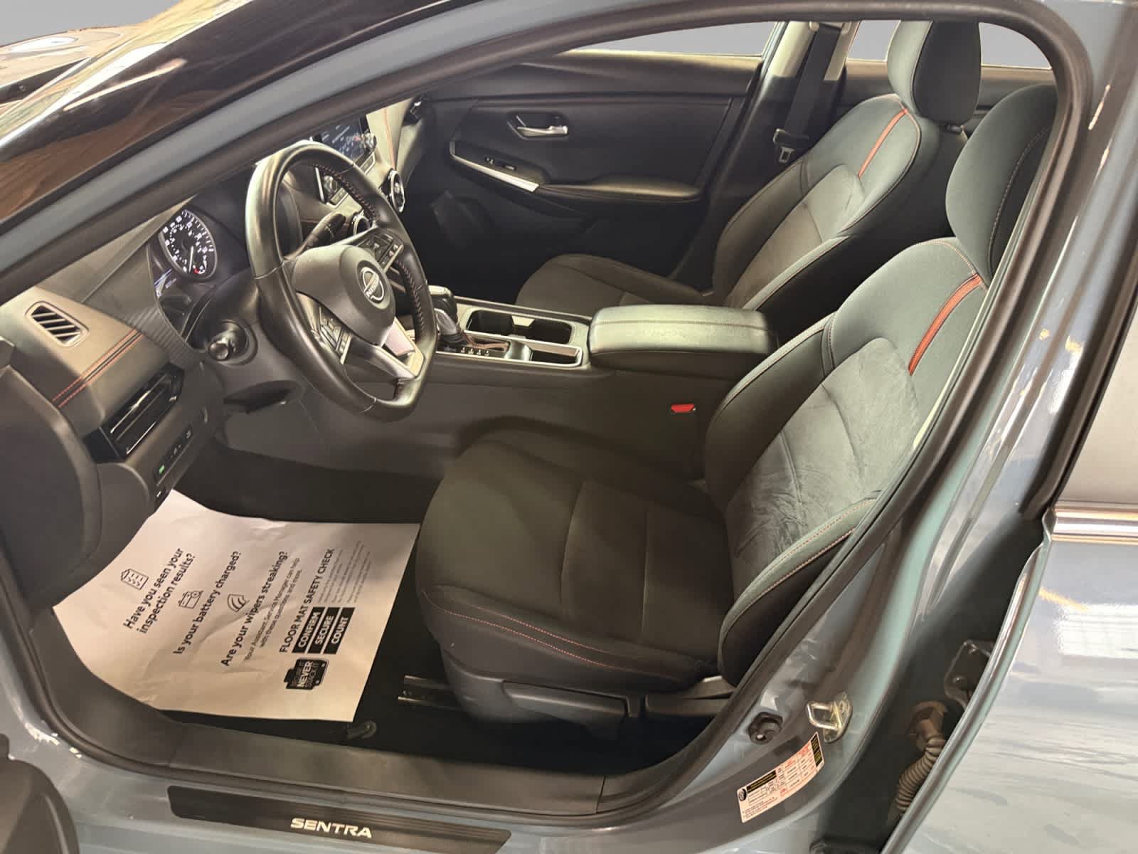 Used 2025 Nissan Sentra SR FWD image 11